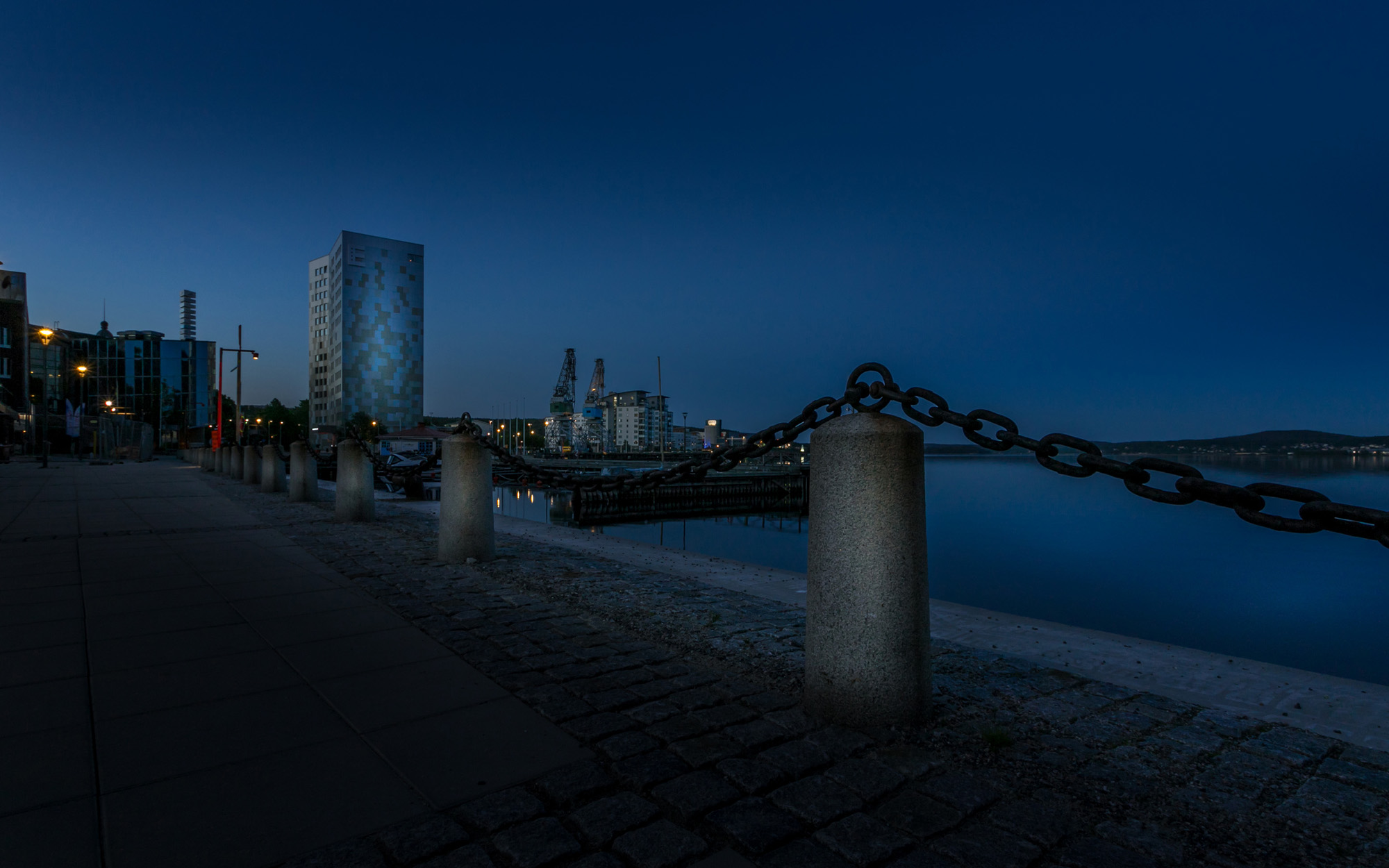 Hamnen under kvällstid